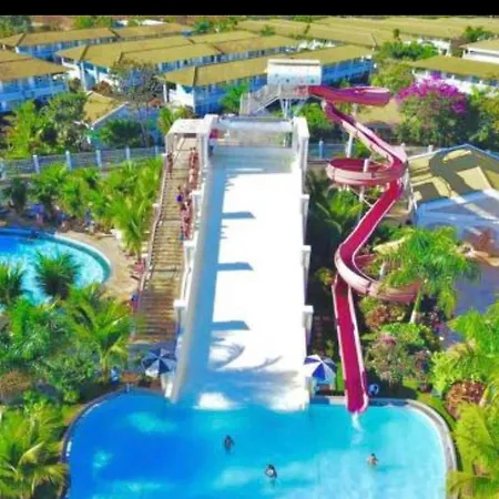 Lacqua diRoma V Apt localizado próximo a portariaParque aquático completo nao dispomos de roupa de cama e banho-2