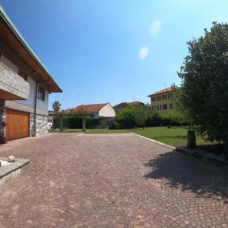Bella Vita Guesthouse -parcheggio privato interno-2