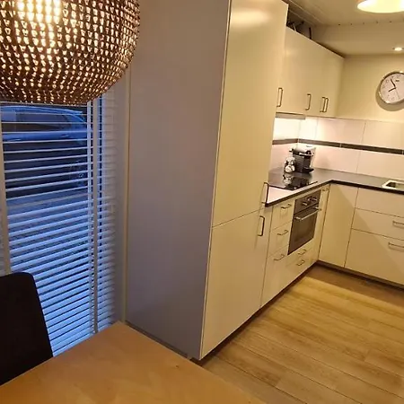 Bij Ons Naast-2