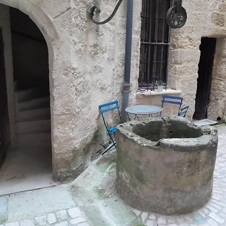 Petit cocon en plein centre historique d'Uzès - Place aux herbes en zone piétonnière-3