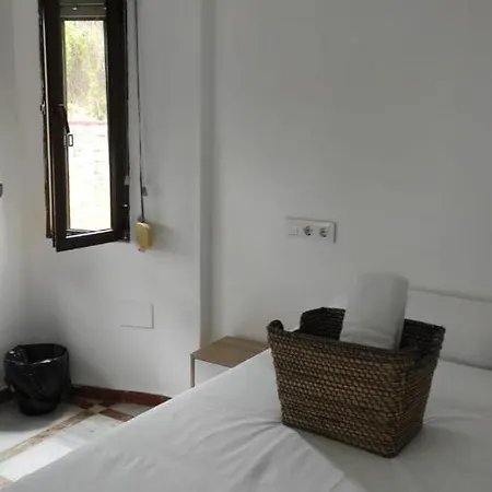 Convenient Rooms - Ferry, Train & Bus Station --3