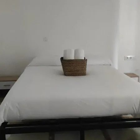 Convenient Rooms - Ferry, Train & Bus Station --2