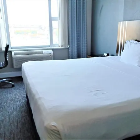Wyndham Garden Long Island City-2