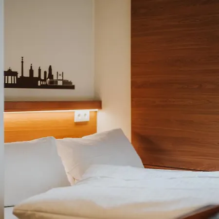 Easyhotel Berlin Hackescher Markt-3