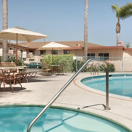 Super 8 By Wyndham Oceanside Marty'S Valley Inn-3
