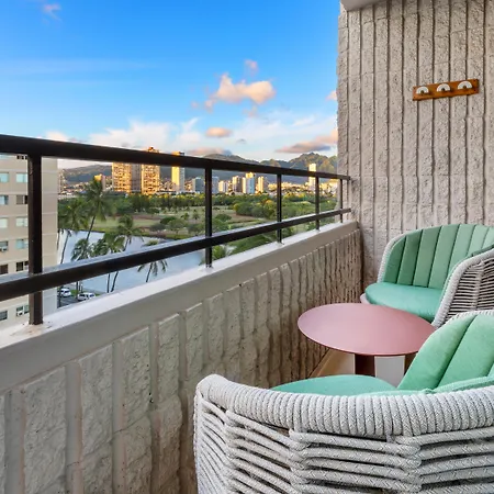 Wayfinder Waikiki - Voted Top 10 Best Hotels In Hawaii!-3