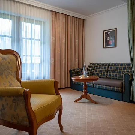 Hotel Waldheim Garni-3