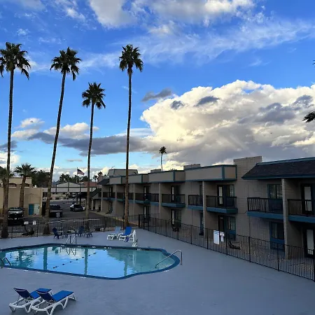Super 8 By Wyndham Mesa Downtown Near Convention Center-2