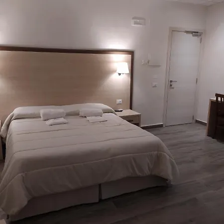 Hotel Holiday-3