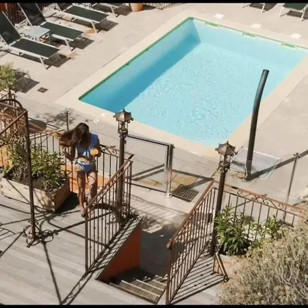 Hostellerie du Cigalou - Les Collectionneurs-3