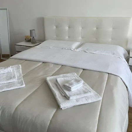 Cavour16 Rent Bedrooms-2