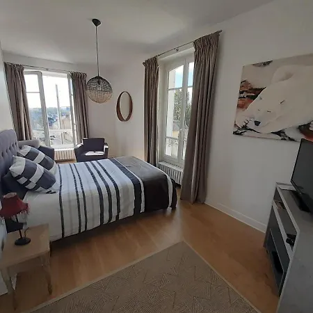 centre ville, chambre indépendante 20m2 et sa salle de bain privée-3