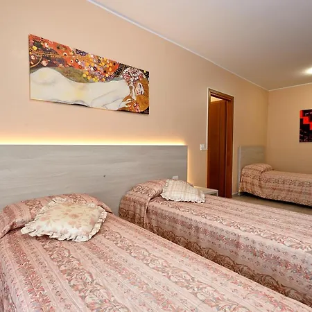 Hotel Italia-2