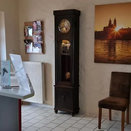 Hotel Am Sudenburger Hof-3
