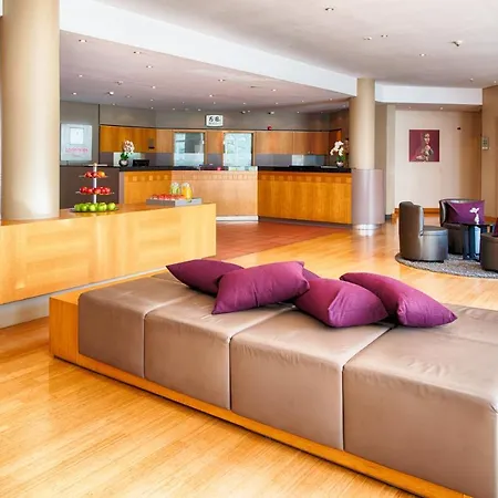 Leonardo Hotel Hamburg Airport-3