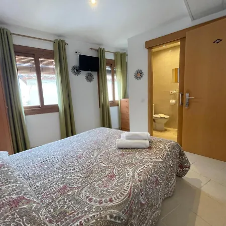 P&R Hostals Codolar-2