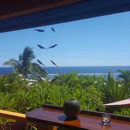 Poz Lagon - chambre d'hôtes - Bungalow pour 2 personnes - Jacuzzi privatif - petit déjeuner - Vue sur le lagon-2