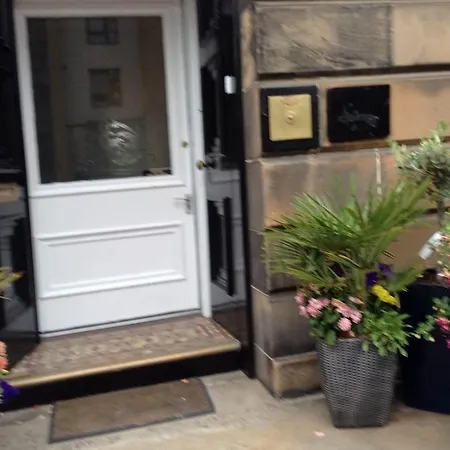 Ailsa Guest House-2