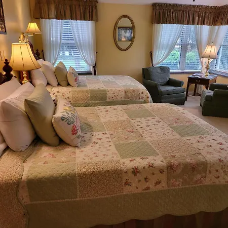 Brookside Mountain Mist Inn-3