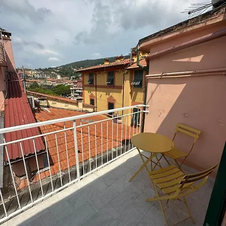 Favolosa stanza gialla con terrazzino vista mare Mottino23-3