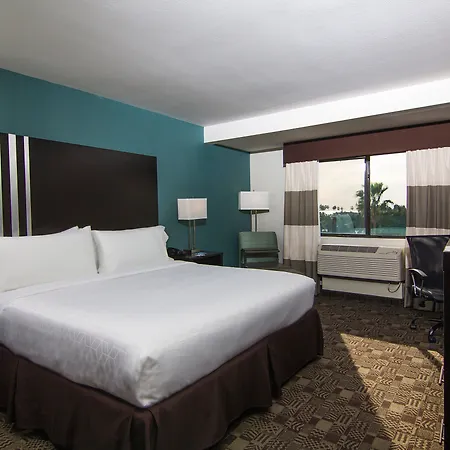 Holiday Inn Express & Suites Carlsbad Beach By Ihg-3