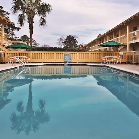 La Quinta Inn By Wyndham Savannah Midtown-3