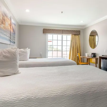 Days Inn By Wyndham Santa Monica-3