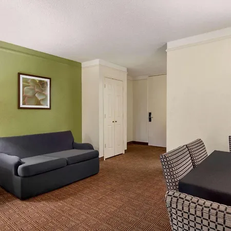Baymont By Wyndham Intl Speedway I-95 Daytona Beach-3