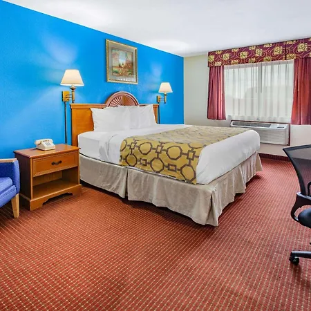 Baymont By Wyndham Perrysburg-Toledo-3