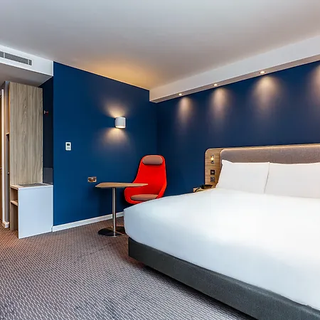 Holiday Inn Express Edinburgh City West By Ihg-2