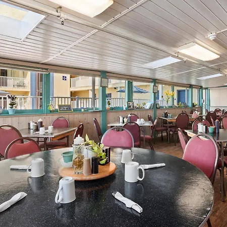 Howard Johnson By Wyndham Ocean City Oceanfront-3