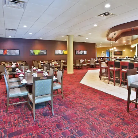 Holiday Inn - Manitowoc-3