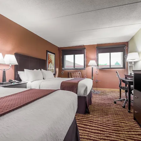 Holiday Inn - Manitowoc-2