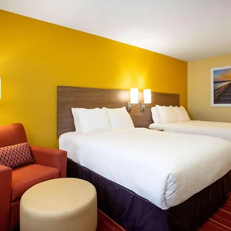 Days Inn By Wyndham Marquette-3