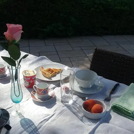 Chambre Dans Maison Avec Piscine Et Cuisine-3