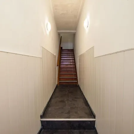Engineer Lane House-3