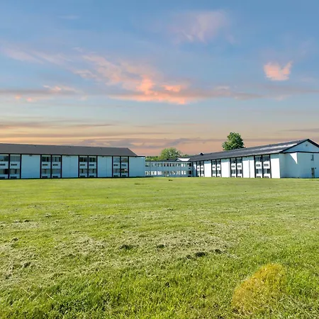 Days Inn By Wyndham Erie-2