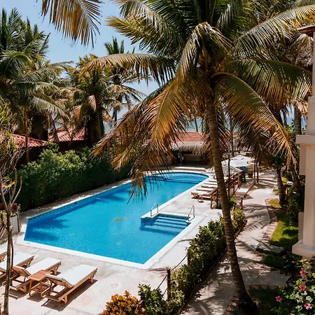 Petit Lafitte Beach Front Hotel & Bungalows-2