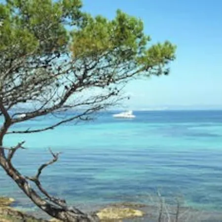 Coquet studio proche mer-3