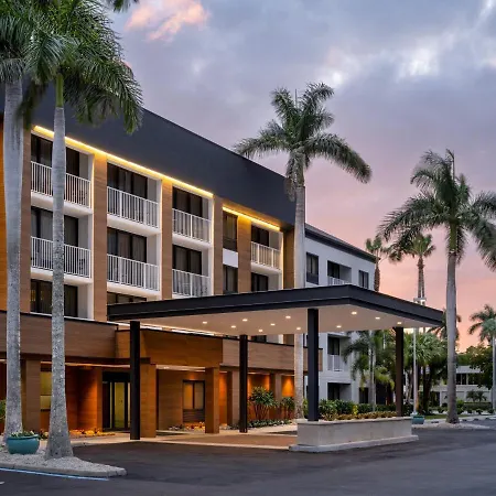 Courtyard By Marriott - Naples-2