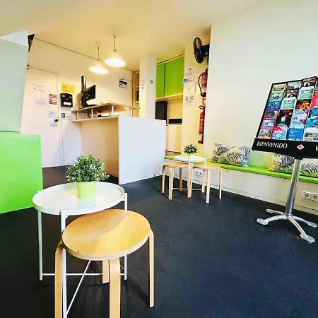 Central And Basic Universitat For Young Hostel-3