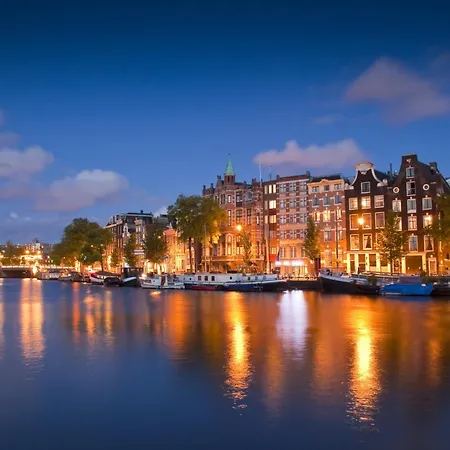 Easyhotel Amsterdam City Centre South-2