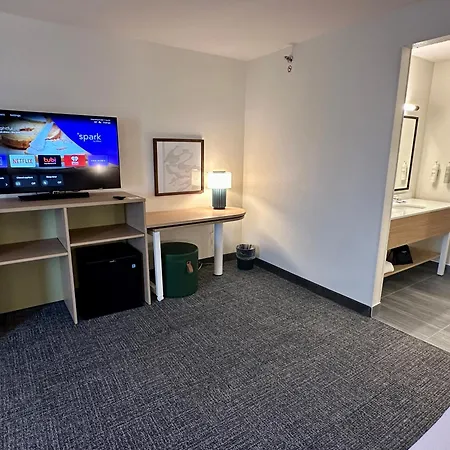 Spark By Hilton Fort Wayne-3