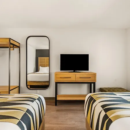 Oxford Suites Redding-2