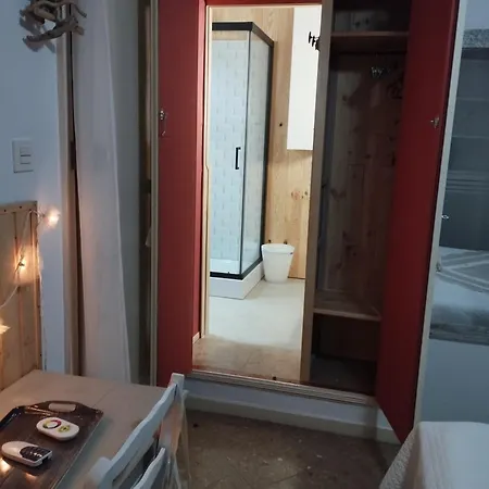 CHAMBRES D'HÔTES CHEZ CATHERINE A REUS chambre bord de mer avec salle de bains privée-2
