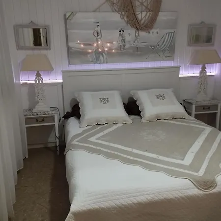 CHAMBRES D'HÔTES CHEZ CATHERINE A REUS chambre bord de mer avec salle de bains privée-3