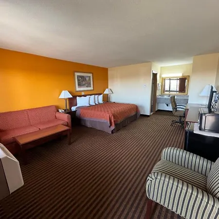 Scottish Inn & Suites - Eau Claire-2