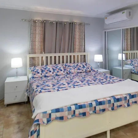 Nely y Pietro share apartment-2