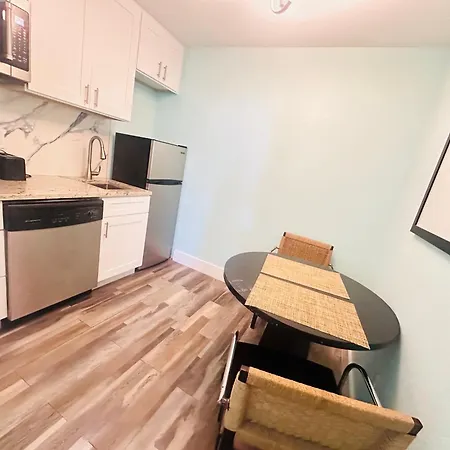 Tampa Bay, Beach Step Away, Wifi, Free Parking,Pools, Jacuzzi-3