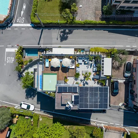 Plaza Lago Di Garda Rooms - Rooftop, Lakeview & Jacuzzi-2